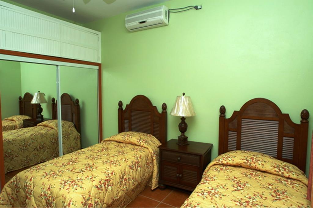 Ocean Terrace Condominiums The Valley Chambre photo